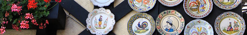 Quimper_-_Façade_faiencerie_Henriot_-_002.jpg: Thesupermat derivative work: Inkey, Quimper banner, CC BY-SA 3.0