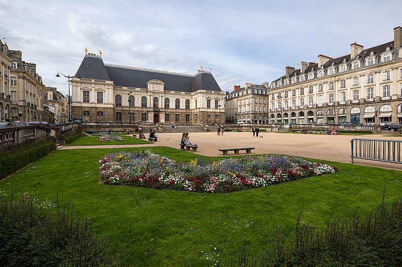 Édouard Hue (User:EdouardHue), Vue sud-ouest de la place du parlement de Bretagne, Rennes, France, CC BY-SA 3.0