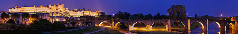 Carcasssonne_vieux_pont.jpg: Jean-Pierre Lavoie derivative work: Danapit, Carcasssonne banner, CC BY-SA 3.0
