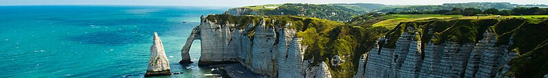 Light_or_shadow_(244365).jpg: Tim Geers derivative work: Inkey, Falaise Etretat banner, CC BY-SA 2.0