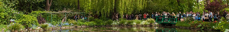 Claude_Monet_house_and_garden_in_Giverny_(8742620992).jpg: Michal Osmenda derivative work: Inkey, Giverny banner Bridge 1, CC BY 2.0