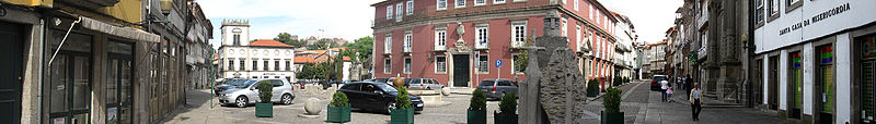 Panorâmica_do_Largo_João_Franco.jpg: Manuel_Rocha
derivative work: Jjtkk, Guimarães banner, CC BY-SA 3.0